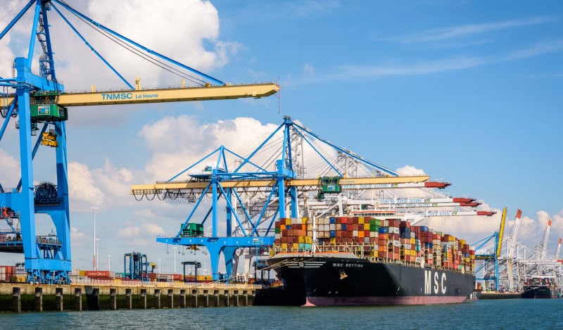 porte containers dans un port